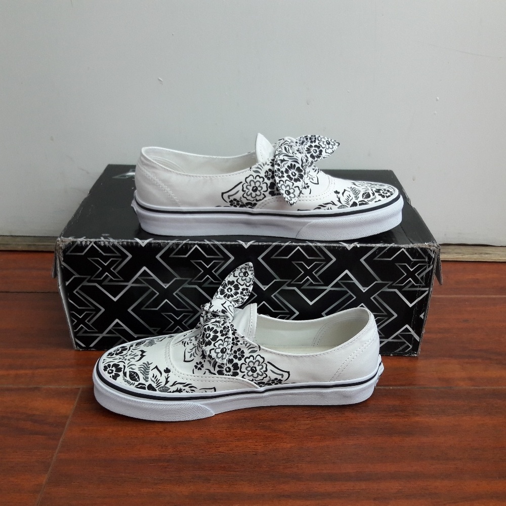 Vans - Picture 2 of 4